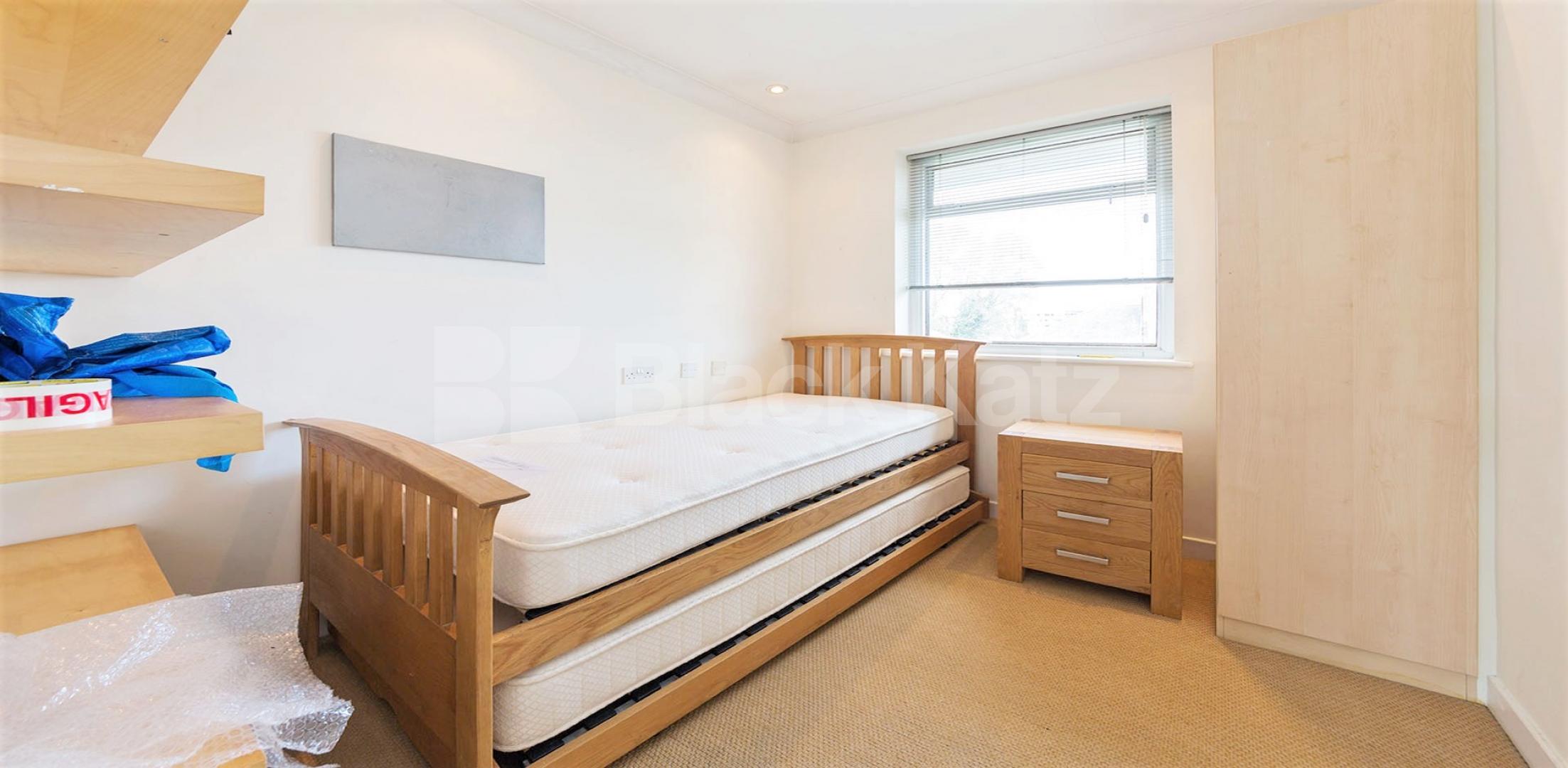 Modern and Central Apartment Connell Crescent , Park Royal